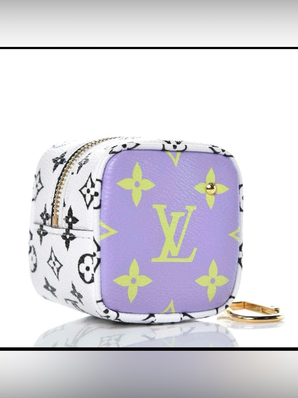 LOUIS VUITTON Monogram
Giant Portemonnaie Cube Mini
Cube Coin Bag Key Charm